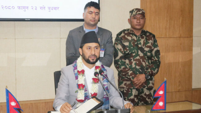 गृहमै फर्किए लामिछाने