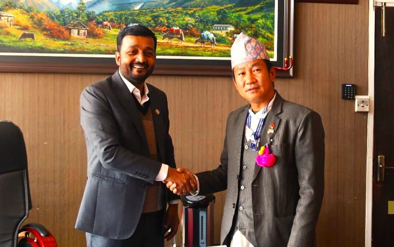 खानेपानीमन्त्री र मेयर साम्पाङ विच सिंहदरवारमा भेट – यसै वर्ष टेण्डर आह्वान हुने ।
