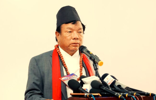 शिक्षा मन्त्री महावीर पुनले शिक्षकहरुलाई भने २४ सै घण्टा चुनावको प्रचारमा नलाग्नु ।
